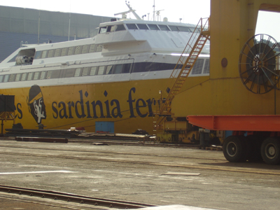 Ingresso in cantiere di un traghetto superveloce della Corsica Ferries