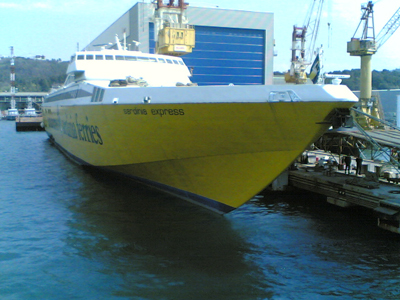 Traghetto veloce Corsica Ferries in riparazione